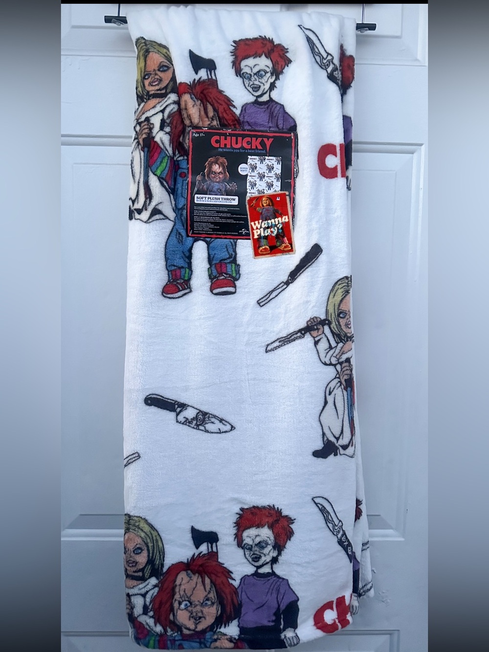 VIRAL White Chucky Blanket